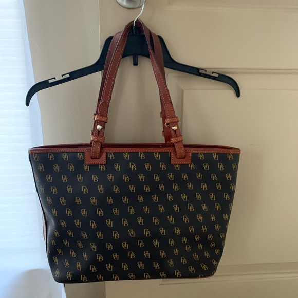 Dooney & Bourke Bag! - Picture 2 of 8